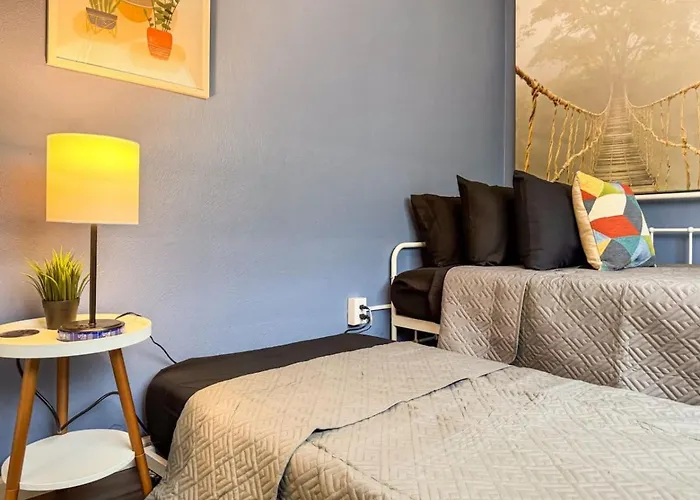 Apartment Sleeps 6 Homey 2 Bedroom With 5 Beds And Wifi Pittsburgh