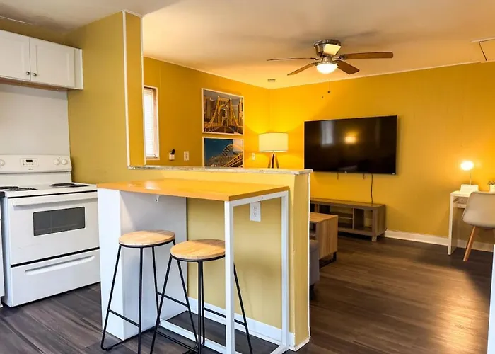 Sleeps 6 Homey 2 Bedroom With 5 Beds And Wifi * Pittsburgh