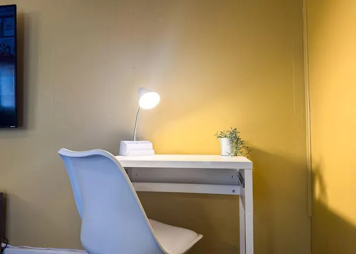 Apartment Sleeps 6 Homey 2 Bedroom With 5 Beds And Wifi
