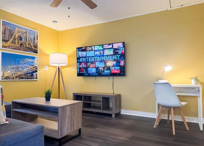 Apartment Sleeps 6 Homey 2 Bedroom With 5 Beds And Wifi *