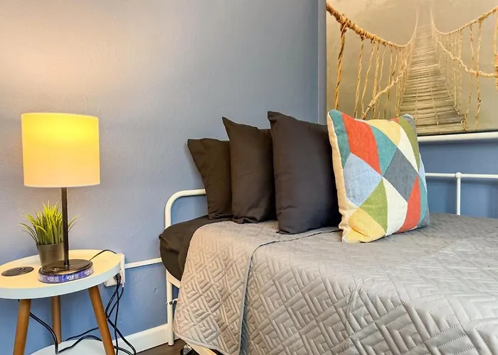 Sleeps 6 Homey 2 Bedroom With 5 Beds And Wifi Apartment Pittsburgh