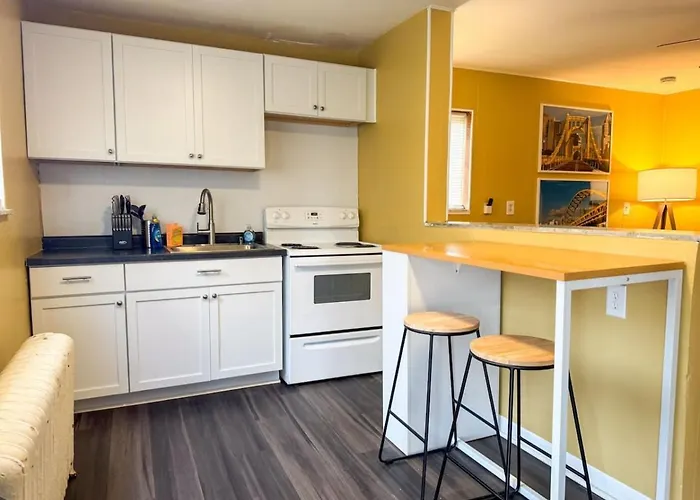 Sleeps 6 Homey 2 Bedroom With 5 Beds And Wifi *